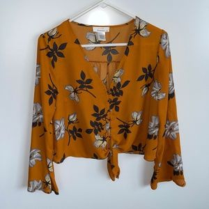 Urban Romantics V-Neck Button‎ and Tie Blouse Size M